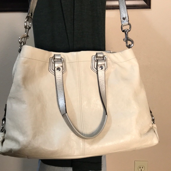 Beautiful Large Thick Leather Coach Purse - Picture 3 of 8